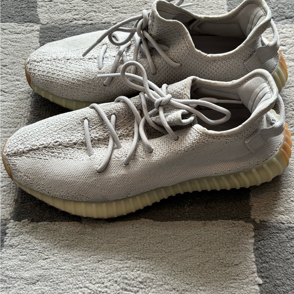 Adidas Yeezy Boost 350 V2 Sneakers